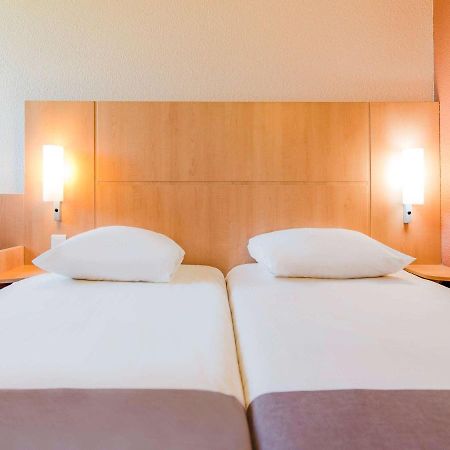 Отель Ibis Besancon Marchaux Экстерьер фото