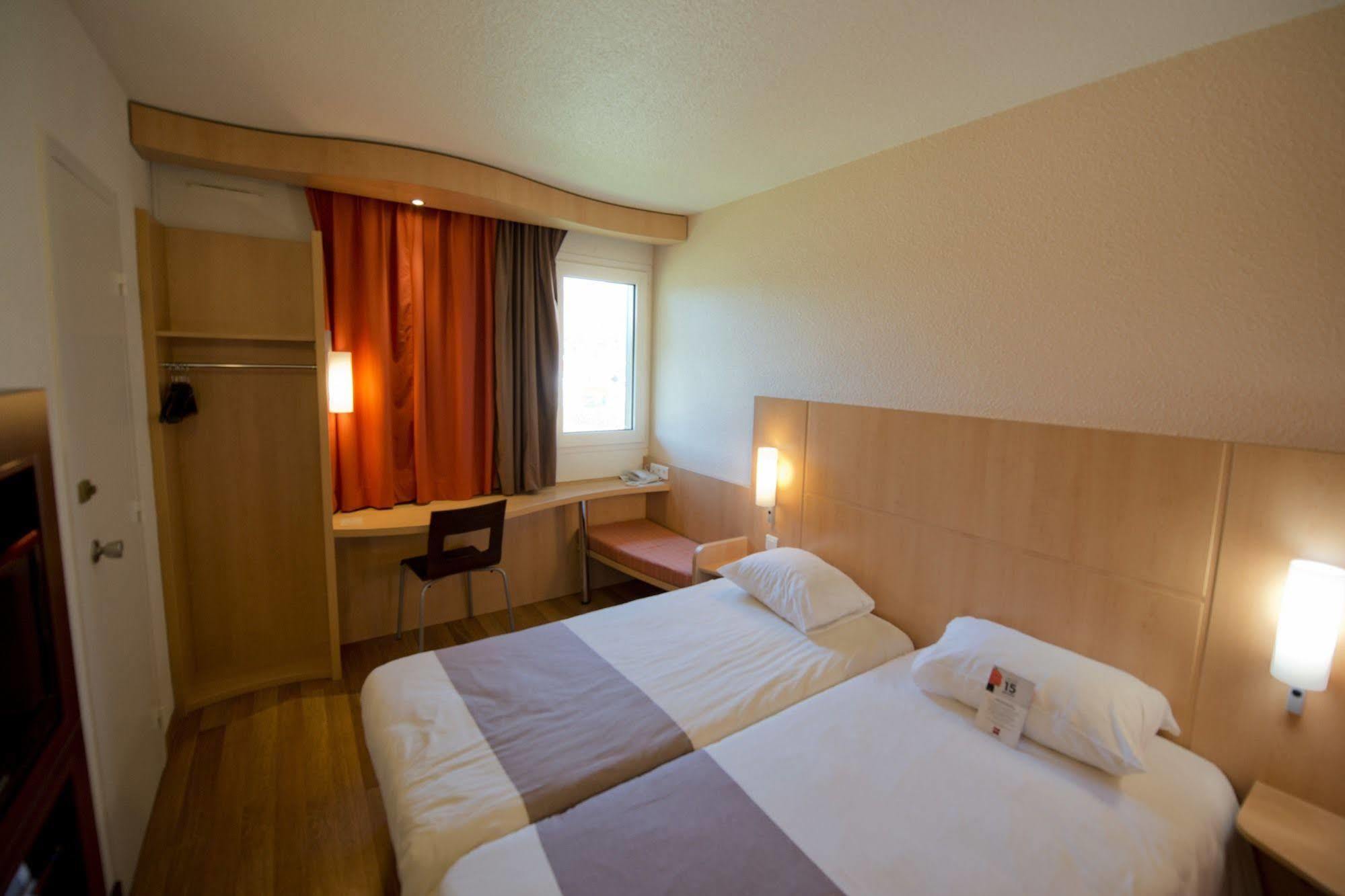 Отель Ibis Besancon Marchaux Экстерьер фото