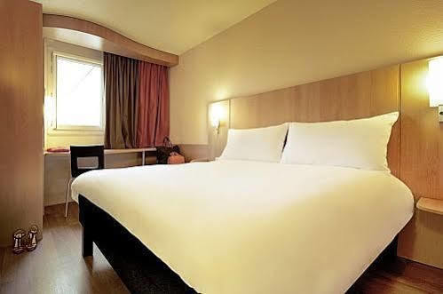 Отель Ibis Besancon Marchaux Экстерьер фото
